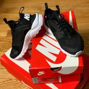 Nike Shoes - Nike Hurraches Nike Shoes - Nike Hurraches